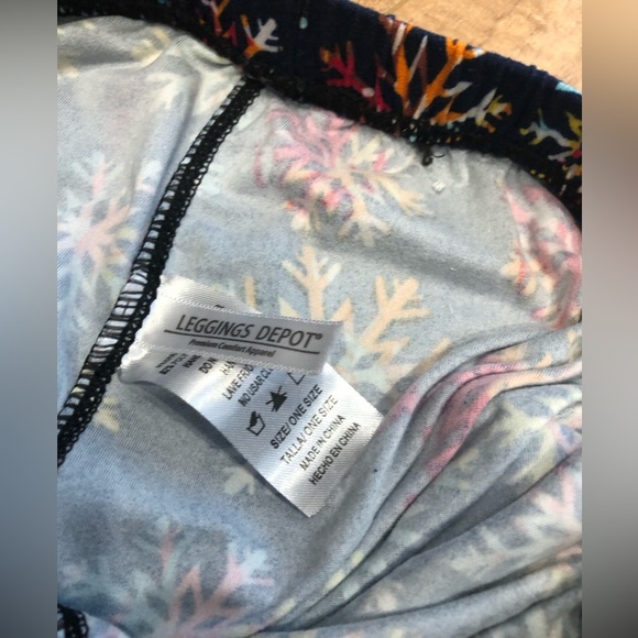 Leggings multicolor snowflakes ❄️ pattern on navy - Picture 6 of 7